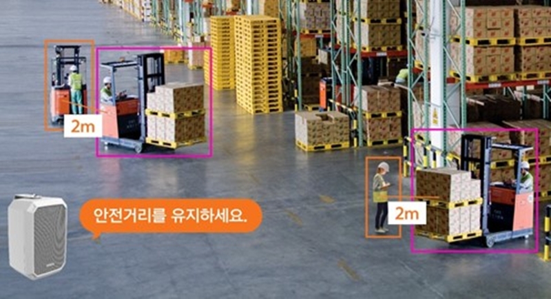 한화비전은 31일 올해 2분기 연결 기준 매출 4,572억원, 영업이익 563억원의 실적을 기록했다고 공시했다. 각각 전 분기 대비 1.2%와 27% 증가했다./ 한화비전