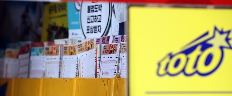 정식 스포츠토토 수탁운영사인 한국스포츠레저가 지난 26일 진행된 샌디에이고FC vs 내슈빌SC 미국 축구 경기 결과를 MLS에서 확정한 1대0 샌디에이고FC 승이 아닌 2대0 샌디에이고FC 승으로 임의 확정해 논란이 일고 있다. 이에 한국스포츠레저는 법률자문 및 내부검토를 진행 중이다. / 뉴시스