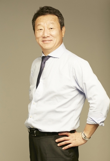 최윤 OK금융그룹 회장의 외형 확장 전략에 제동이 걸릴 수 있다는 우려가 나왔다. / OK금융