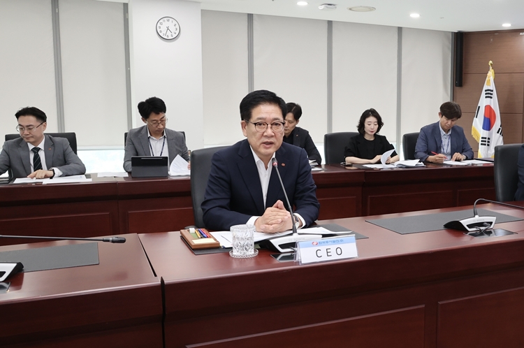 권명호 동서발전 사장은 취임 후 “안전이 최우선 가치”라면서 현장의 안전관리 중요성을 강조해왔다. 그러나 최근 동해화력발전소에서 하청노동자가 작업 중 숨지는 사고가 발생하면서 곤혹스런 상황에 놓이게 됐다. / 동서발전