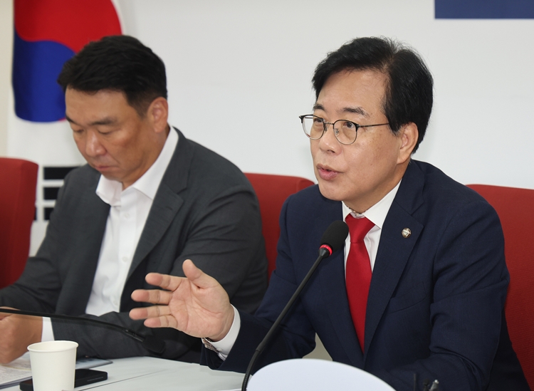 송언석 국민의힘 비상대책위원장 겸 원내대표가 4일 오전 서울 여의도 국회에서 열린 '한미 관세협상 관련 농업분야 간담회'에서 발언하고 있다. / 뉴시스