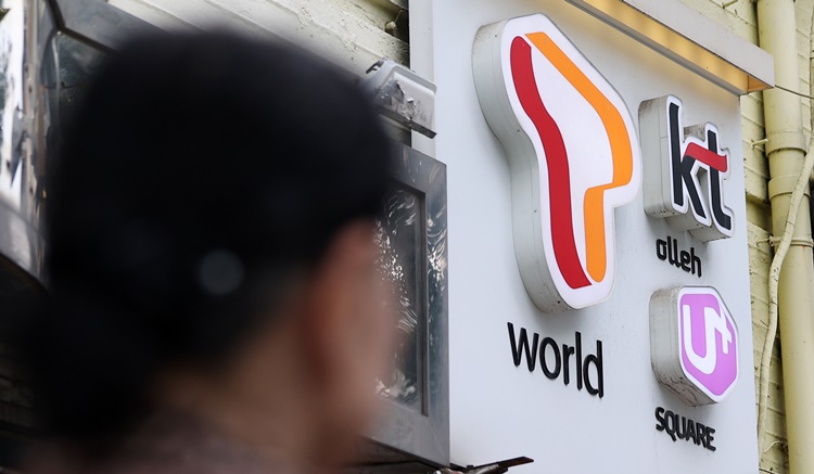 지난달 SKT는 9만1,267명의 번호이동 순감을 기록했다. / 뉴시스 