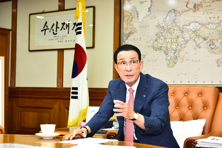 노동진 수협중앙회장이 제80주년 광복절을 맞아 단행된 특별사면에 ‘생계형 어업인’이 포함된 데 대해 어업인을 대표해 환영의 입장을 밝혔다. / 뉴시스