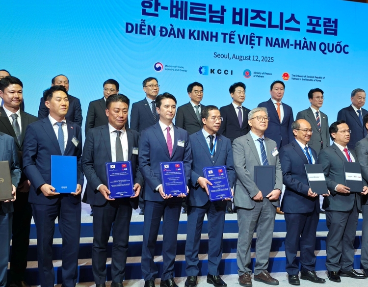 두나무가 지난 12일 열린 ‘한·베트남 비즈니스 포럼’을 통해 베트남 밀리터리뱅크와 MOU를 체결했다. / 두나무