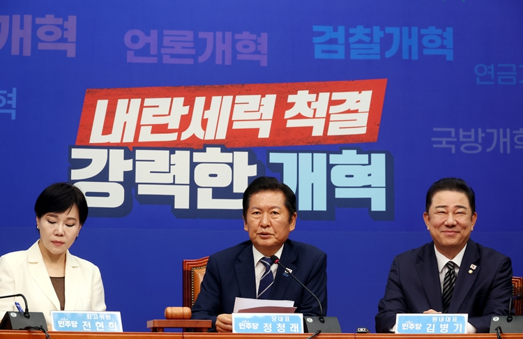 정청래 더불어민주당 대표가 13일 오전 국회에서 열린 최고위원회의에서 발언을 하고 있다. / 뉴시스