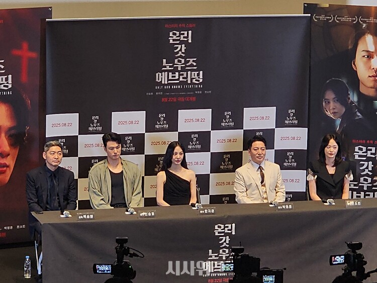 ‘온리 갓 노우즈 에브리띵’으로 의기투합한 (왼쪽부터) 백승환 감독·신승호·한지은·박명훈·전소민. / 시사위크 DB