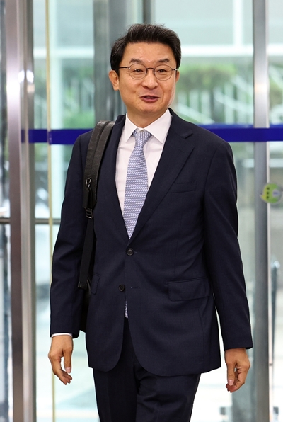 이억원 금융위원장 후보자가 14일 서울 중구 예금보험공사에 차려진 인사청문회 준비 사무실로 첫 출근하며 지명소감을 밝히고 있다. / 뉴시스