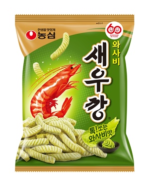 농심이 지난 4일 출시한 스낵 ‘와사비새우깡(사진)’이 출시 2주 만에 180만 봉 판매를 돌파했다. / 농심