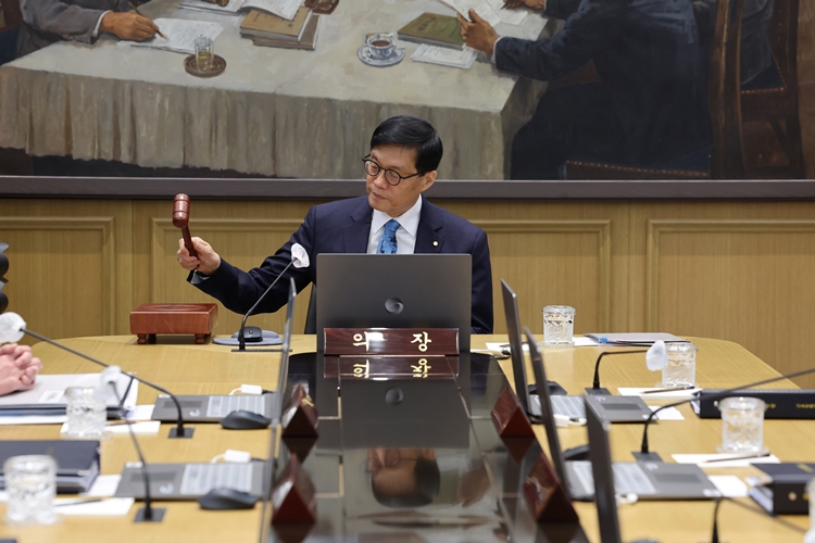 한국은행 금융통화의원회는 이날 28일 통화정책방향회의를 열고 기준금리를 결정한다. / 뉴시스·사진공동취재단