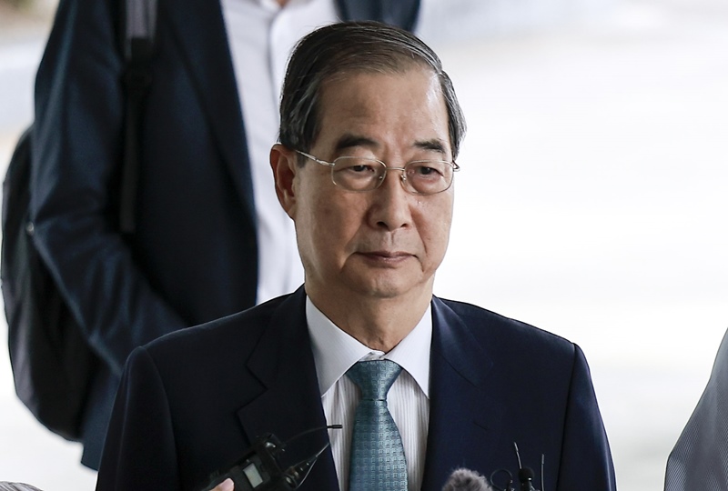 한덕수 전 국무총리가 22일 서울 서초구 서울고등검찰청에 마련된 내란특검 사무실로 조사를 받기 위해 출석하고 있다.  / 뉴시스 