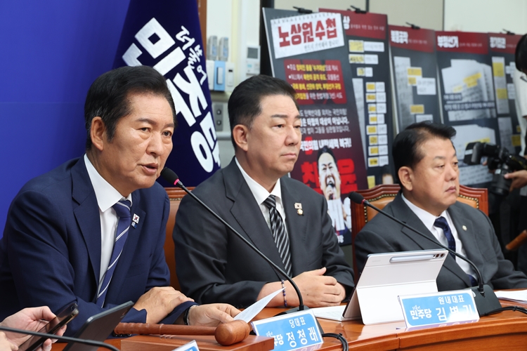 정청래 더불어민주당 대표가 1일 국회에서 열린 최고위원회의에서 발언하고 있다. / 뉴시스