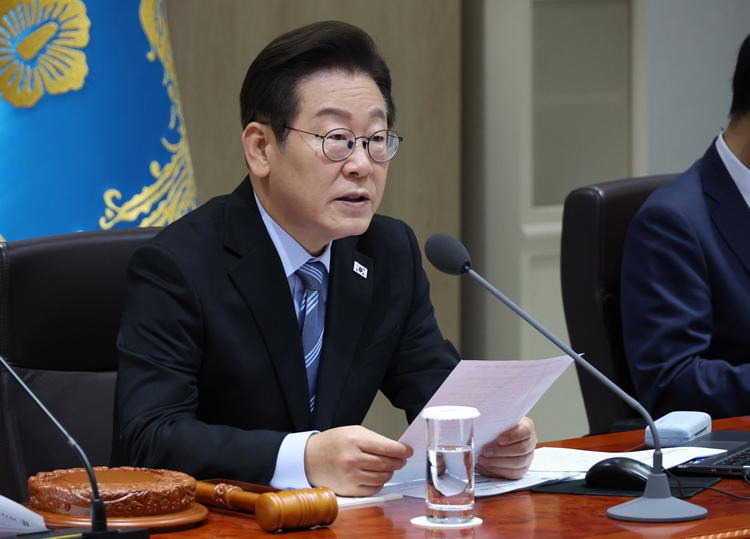 이재명 대통령이 2일 서울 용산 대통령실 청사에서 열린 제40회 국무회의에서 발언하고 있다. (대통령실통신사진기자단) / 뉴시스