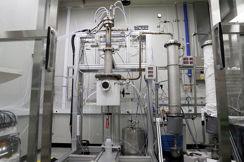 한국기계연구원(기계연)은 ‘플라즈마 활용 폐유기물 고부가가치 기초원료화 사업단’이 다양한 종류의 폐플라스틱을 엄격한 선별 과정 없이 플라스틱 원료로 되돌리는  플라즈마 전환 공정을 개발했다고 3일 밝혔다./ 한국기계연구원