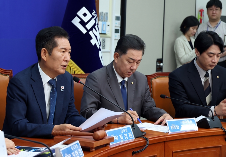 정청래 더불어민주당 대표가 3일 국회에서 열린 최고위원회의에서 발언하고 있다. / 뉴시스