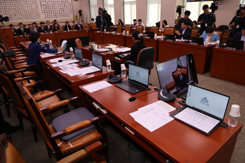 5일 오전 서울 여의도 국회 법제사법위원회 법안심사1소위원회에서 열린 검찰개혁 공청회는 국민의힘 의원들이 퇴장한 채로 진행됐다. / 뉴시스