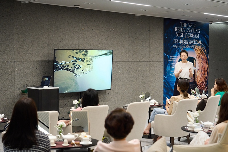 사진은 지난 2일과 3일 신라면세점 서울점에서 진행된 럭셔리 스킨케어 브랜드 ‘라 메르(La Mer)’의 ‘뷰티 클래스’ 모습 / 신라면세점
