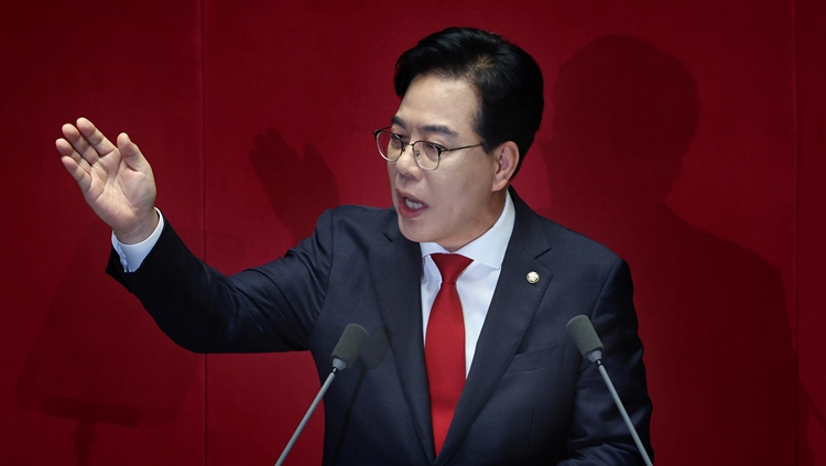 송언석 국민의힘 원내대표가 10일 오전 국회에서 열린 제429회국회(정기회) 제3차 본회의에서 교섭단체 대표연설을 하고 있다. / 뉴시스