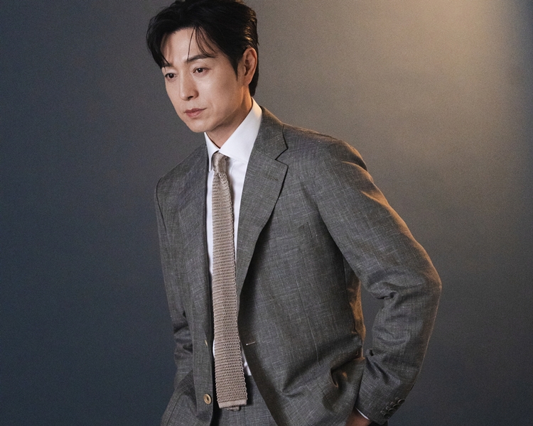 정성일이 또 한 번 스펙트럼을 확장했다. / 에이투지엔터테인먼트, 소니픽쳐스​