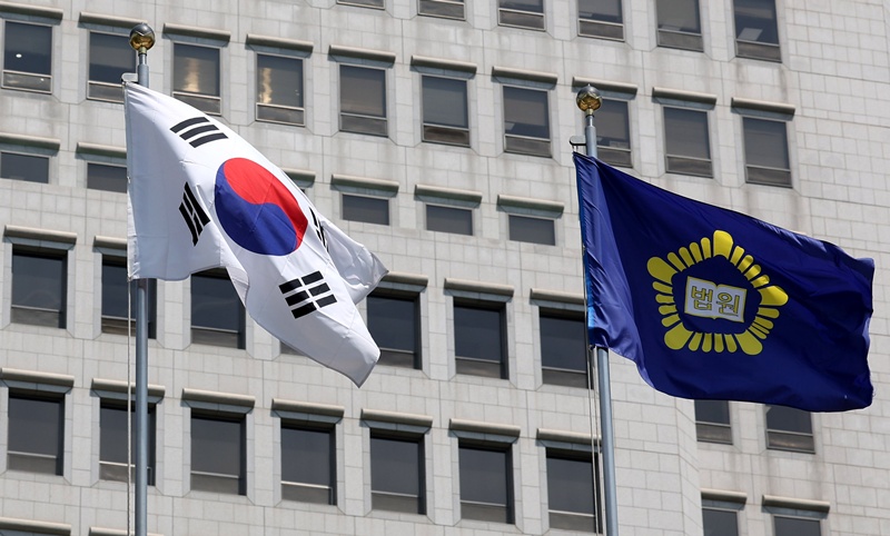 지난 12일 열린 전국법원장 임시회의에서 사법개혁을 둘러싼 법원장들의 발언이 공개됐다. 회의에 모인 각급 법원장들은 ‘사법부 독립’의 가치를 앞세우며 ‘신중한 검토’와 ‘충분한 공론화’를 반복했다. / 뉴시스