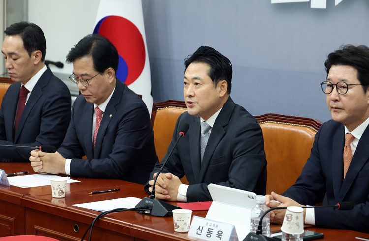 장동혁 국민의힘 대표가 18일 서울 여의도 국회에서 열린 최고위원회의에서 발언하고 있다. / 뉴시스