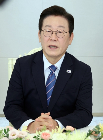이재명 대통령이 18일 서울 용산 대통령실 청사에서 열린 증권사 리서치센터장 오찬 간담회에서 발언하고 있다. (대통령실통신사진기자단) / 뉴시스
