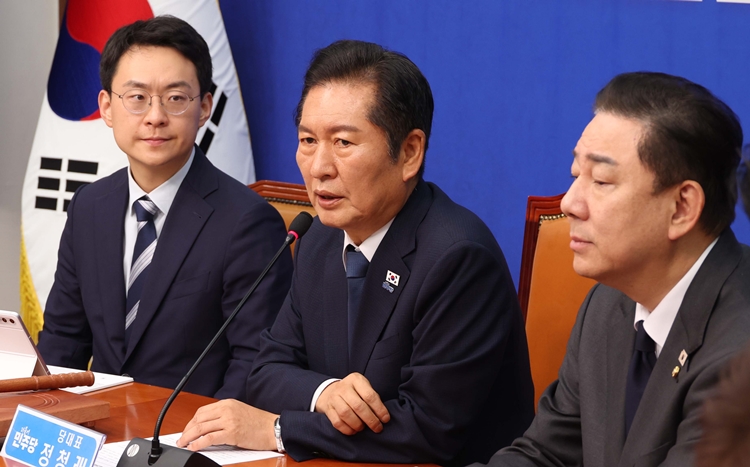 정청래 더불어민주당 대표가 19일 오전 국회에서 열린 최고위원회의에서 발언을 하고 있다. / 뉴시스