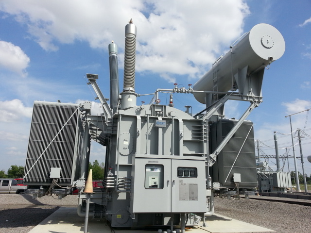사진은 미국 송전망에 설치된 효성중공업 765kV 초고압변압기 / 효성중공업