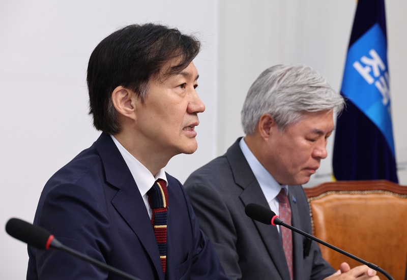 조국 조국혁신당 비상대책위원장이 25일 오전 서울 여의도 국회에서 열린 비상대책위원회 회의에서 발언을 하고 있다. / 뉴시스