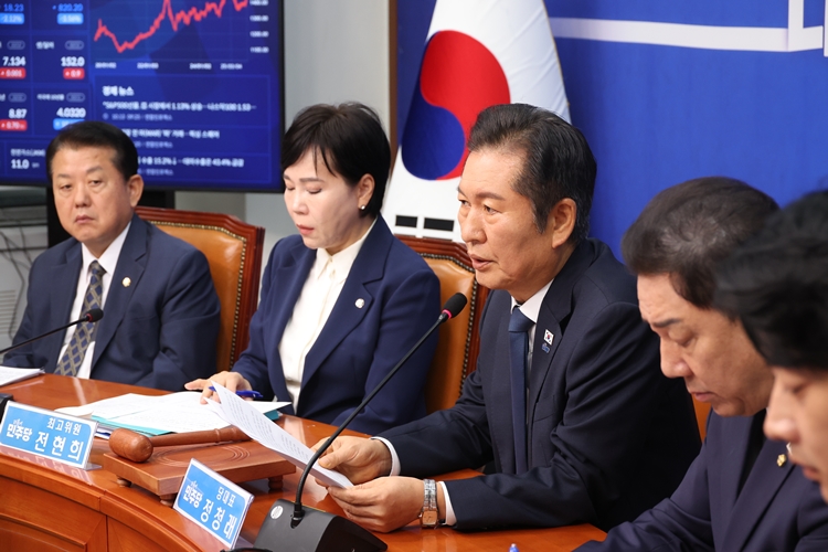 정청래 더불어민주당 대표가 13일 오전 국회에서 열린 최고위원회의에서 발언을 하고 있다. / 뉴시스