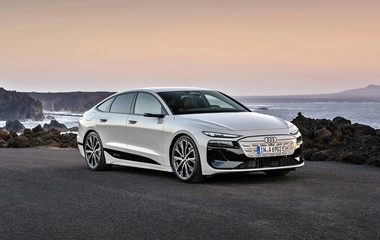 아우디가 9월 수입차 판매 4위 자리에 등극했다. 또한 3분기 판매량은 볼보를 추월하고 업계 5위를 기록했다. 사진은 아우디 코리아가 지난 8월 국내에 출시한 전기차 더 뉴 아우디 A6 e-트론. / 아우디코리아