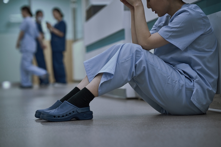 대한간호협회가 14일 발표한 '간호사 인권침해 실태조사' 결과에 따르면, 전국 의료기관 간호사 788명 중 50.8%가 최근 1년 이내에 인권 침해를 경험했다. / 게티이미지뱅크
