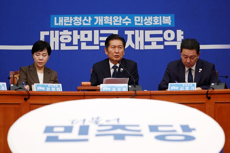 정청래 더불어민주당 대표가 15일 오전 국회에서 열린 최고위원회의에서 발언하고 있다. / 뉴시스