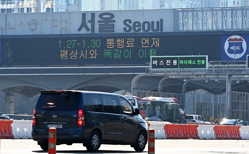 경찰청·국방부·소방청·보건복지부에 발급된 고속도로 통행료 면제카드(이하 ‘긴급면제카드’) 부정사용 사례가 최근 10년간 898건에 달하는 것으로 확인됐다. (사진은 기사내용과 무관) / 뉴시스