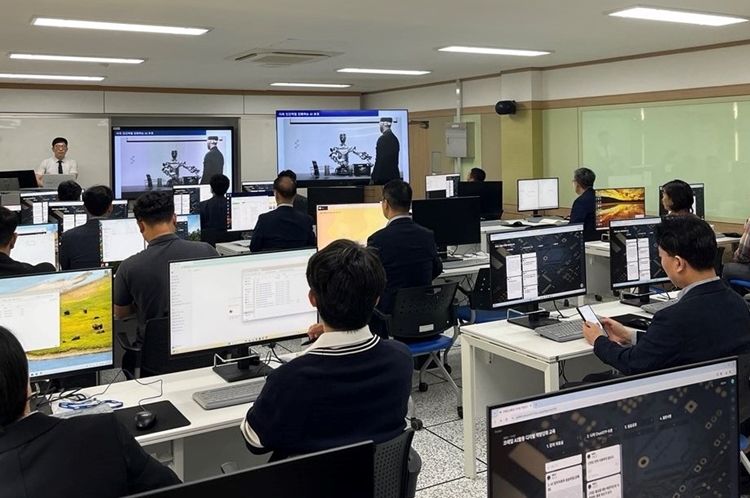 한국철도공사가 AI 전문성을 갖춘 내부 교수를 양성했다. / 한국철도공사