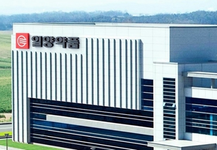 일양약품이 오너일가 3세 정유석 사장 단독대표 체제로 전환했다. / 일양약품