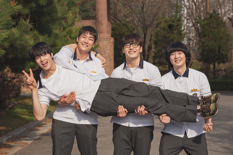 유쾌한 케미스트리를 완성한 (왼쪽부터) 차은우와 김영광, 강하늘, 강영석. / 쇼박스