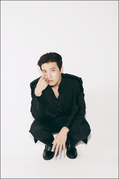 쉼 없는 행보로 올해 꽉 채운 활약을 보여준 강하늘. / 쇼박스