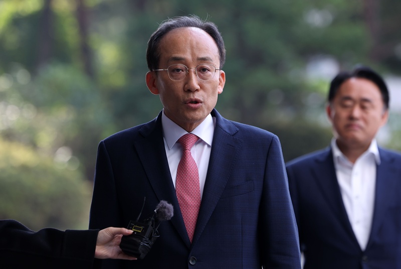 추경호 국민의힘 의원이 30일 서울 서초구 서울고등검찰청에 위치한 조은석 내란특검에서 진행되는 1차 피의자 소환조사에 출석하며 입장을 말하고 있다. / 뉴시스