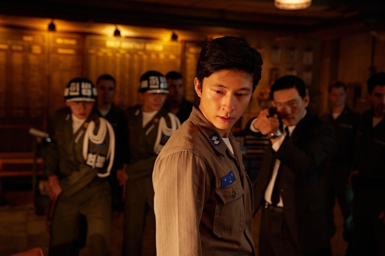 변성현 감독이 연출 비하인드를 전했다. 사진은 서고명을 연기한 홍경 스틸. / 넷플릭스