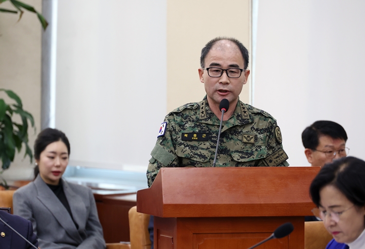 곽종근 전 특수전사령관이 지난 2월 4일 서울 여의도 국회에서 열린 윤석열 정부의 비상계엄 선포를 통한 내란혐의 진상규명 국정조사특별위원회의 2차 청문회에서 의원 질의에 답하고 있다. / 뉴시스