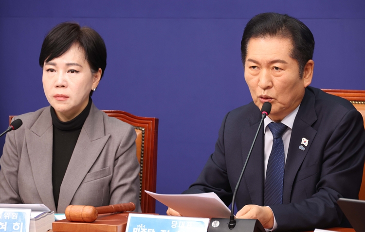 정청래 더불어민주당 대표가 5일 국회에서 열린 최고위원회의에서 발언을 하고 있다. / 뉴시스