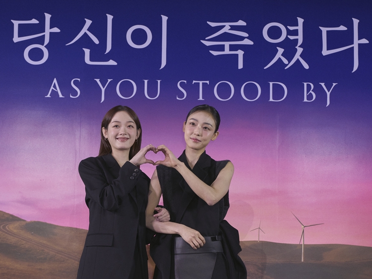 배우 이유미(왼쪽)와 전소니가 강렬한 여성 연대를 완성한다. 넷플릭스 새 시리즈 ‘당신이 죽였다’다. / 넷플릭스