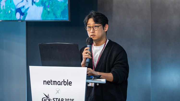 5일 넷마블은 서울 구로구에 위치한 넷마블 사옥 지타워에서 게임 축제 지스타 2025 출품작 미디어 시연회를 개최했다. 사진은 구도형 넷마블에프앤씨 PD가 ‘일곱 개의 대죄: 오리진’에 대해 설명하는 모습. / 넷마블