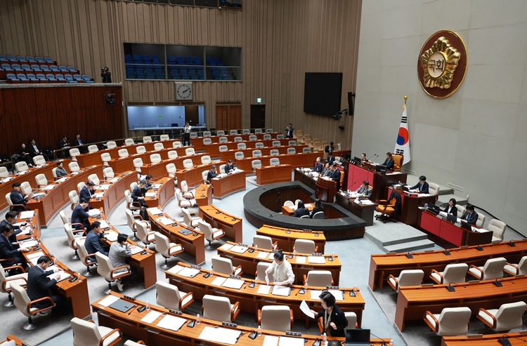 728조원 규모의 내년도 예산안 심사를 위한 국회의 ‘예산 정국’이 5일 공청회를 시작으로 본격적인 막을 올렸다. 사진은 김대종 세종대학교 경영학부 교수가 이날 국회에서 열린 예산결산특별위원회의 2026년도 예산안 및 기금운용계획안에 대한 공청회에서 발언하고 있는 모습. / 뉴시스