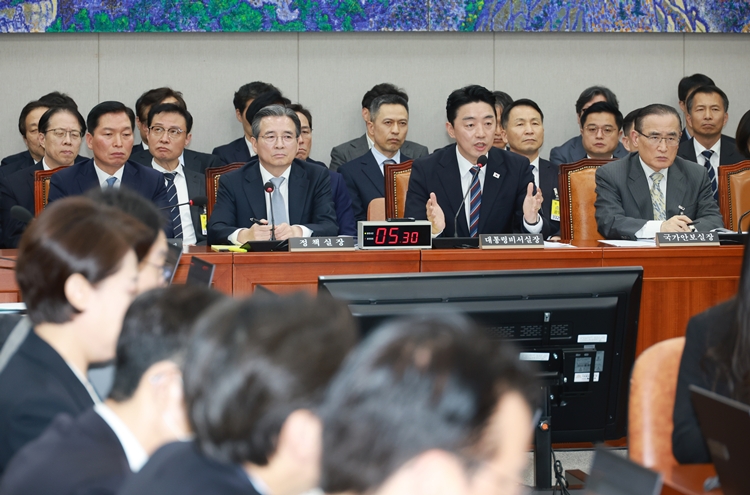 강훈식 대통령실 비서실장이 6일 서울 여의도 국회에서 열린 운영위원회의 대통령비서실 등 국정감사에서 의원 질의에 답변하고 있다. / 뉴시스