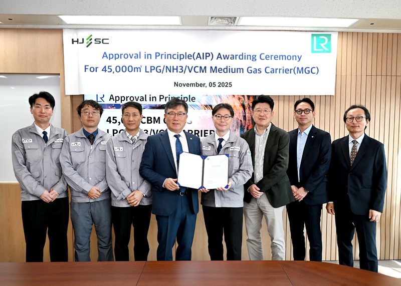 HJ중공업이 영국 로이드선급(Lloyd’s Register, 이하 LR)으로부터 4만5,000㎥급 중형 LPG·암모니아 운반선에 대한 기본설계승인(Approval in Principle)을 획득했다. / HJ중공업