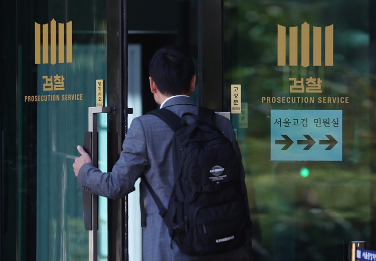 이재명 대통령은 7일 12·3 비상계엄 내란 및 외환 의혹을 수사하는 내란 특검팀(특별검사 조은석)의 수사 기간 연장을 승인했다. 사진은 이날 내란 특검(특별검사 조은석)이 마련된 서울 서초구 서울고등검찰청. / 뉴시스