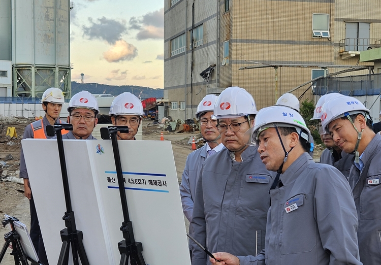 윤석열 정부 시절 낙하산 논란 속에 취임한 권명호 한국동서발전 사장은 취임 직후 울산화력발전소를 찾아 이번에 사고가 난 현장을 둘러보며 안전을 강조한 바 있다. / 한국동서발전
