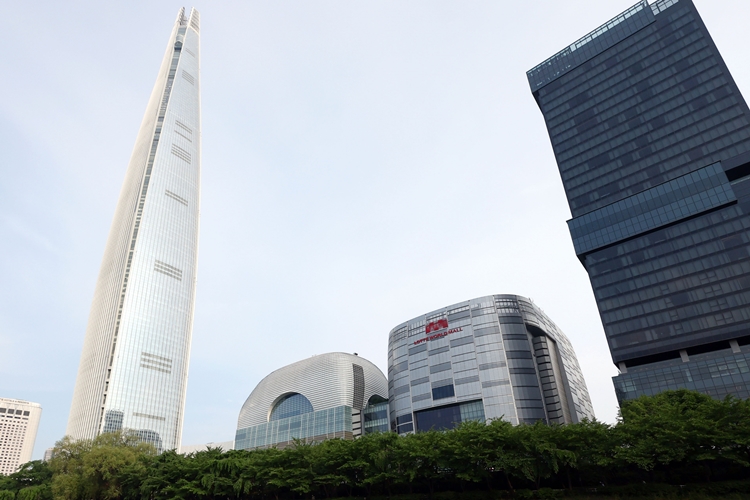 롯데칠성음료는 3분기 영업이익이 전년 동기 대비 16.6% 증가한 918억원으로 잠정 집계됐다고 6일 공시했다. / 뉴시스