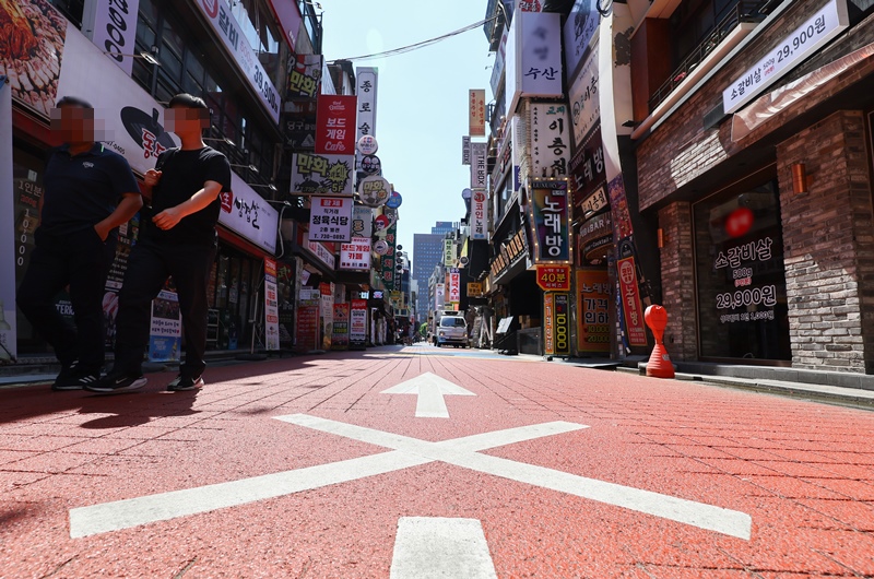 2025년 8월에 발표된 ‘2023년 중소기업기본통계’에 따르면, 소상공인 기업체 수는 790만7,000개이고 종사자 수는 1,090만명으로 전체 기업체 수의 95.2%, 종사자 수의 45.9%를 차지했다. 그러나, 소상공인 기업의 매출액은 1,277조6,000억원으로 전체 기업 대비 17.4%에 불과했다. / 뉴시스 